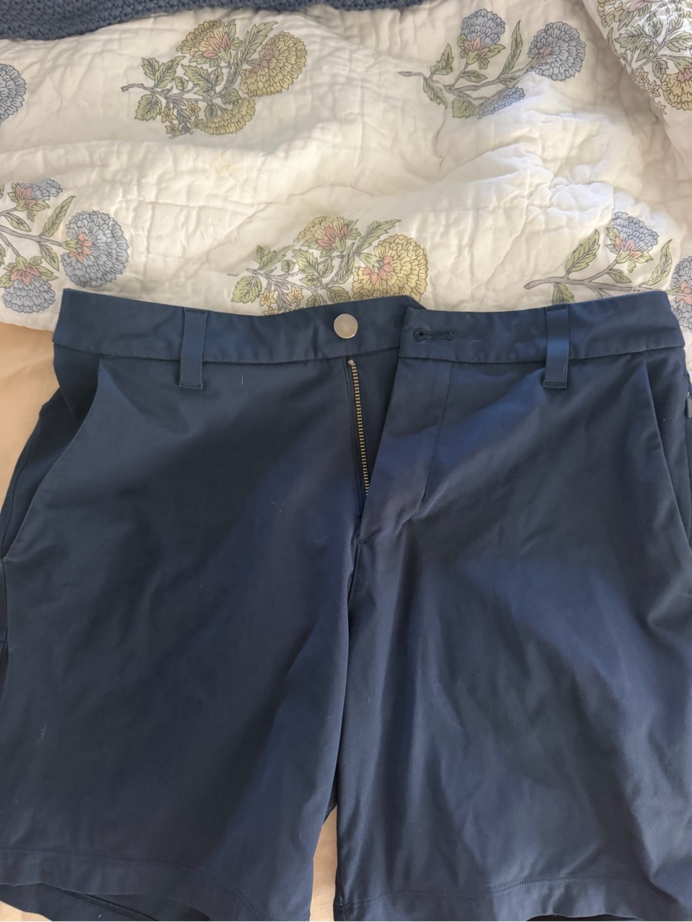lululemon athletica ABC shorts 7” inseam Men's Navy Stretch Chino Shorts